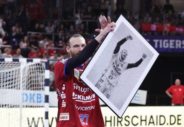 29 05 2026 Handball 1 Bundesliga DAIKIN HBL Season 2025 2026 33 Matchday HC Erlangen Metropolitan Region Nuremberg HCE Bergischer HC DaMa xdaxmax Antonio Metzner 27, HC Erlangen HCE waves to spectators audience fans