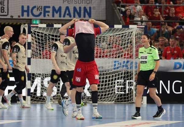29 05 2026 Handball 1 Bundesliga DAIKIN HBL Season 2025 2026 33 Matchday HC Erlangen Metropolregion Nuremberg HCE Bergischer HC DaMa xdaxmax Christoph Steinert 44, HC Erlangen HCE disappointed Disappointment pulls jersey over head