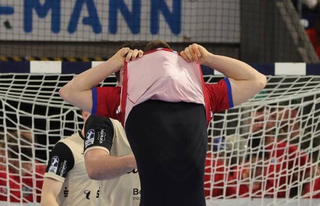 29 05 2026 Handball 1 Bundesliga DAIKIN HBL Season 2025 2026 33 Matchday HC Erlangen Metropolregion Nuremberg HCE Bergischer HC DaMa xdaxmax Christoph Steinert 44, HC Erlangen HCE disappointed Disappointment pulls jersey over head