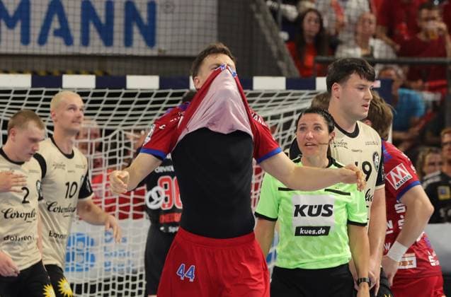 29 05 2026 Handball 1 Bundesliga DAIKIN HBL Season 2025 2026 33 Matchday HC Erlangen Metropolregion Nuremberg HCE Bergischer HC DaMa xdaxmax Christoph Steinert 44, HC Erlangen HCE disappointed Disappointment pulls jersey over head