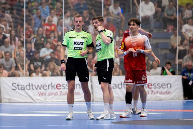 29 05 2026, 33 Matchday of the 2 Handball Bundesliga, TuSEM Essen HSG Nordhorn Lingen f l Referees Nils Hennekes and Moritz Hartmann Essen Am Hallo NRW Germany xRHR PHOTO DEx Copyright: DennisxEwert RHR-FOTOx RHR-FOTO DE