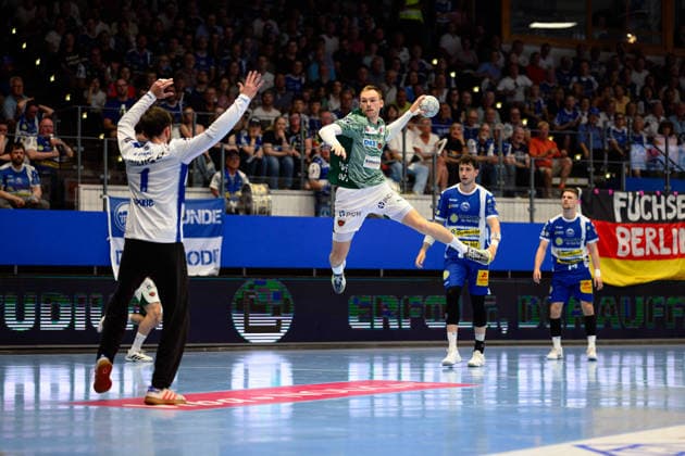 Matija Spikic ThSV Eisenach, 01 against Mathias Gidsel Fuechse Berlin, 19 in jump GER, ThSV Eisenach against Fuechse Berlin, 1 Daikin Handballbundesliga, Handball, Matchday 30, Season 2025 2026, 29 05 2026 GER, ThSV Eisenach against Fuechse Berlin, 1 Daikin Handballbundesliga, Handball, Matchday 30, Season 2025 2026, 29 05 2026 Eisenach Copyright: xEibner-Pressefoto MartinxHerbstx EP_MHT