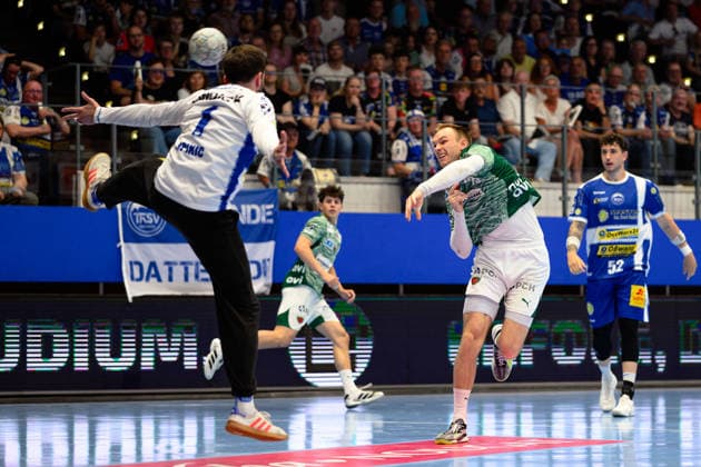 Matija Spikic ThSV Eisenach, 01 against Mathias Gidsel Fuechse Berlin, 19 in jump GER, ThSV Eisenach against Fuechse Berlin, 1 Daikin Handballbundesliga, Handball, Matchday 30, Season 2025 2026, 29 05 2026 GER, ThSV Eisenach against Fuechse Berlin, 1 Daikin Handballbundesliga, Handball, Matchday 30, Season 2025 2026, 29 05 2026 Eisenach Copyright: xEibner-Pressefoto MartinxHerbstx EP_MHT
