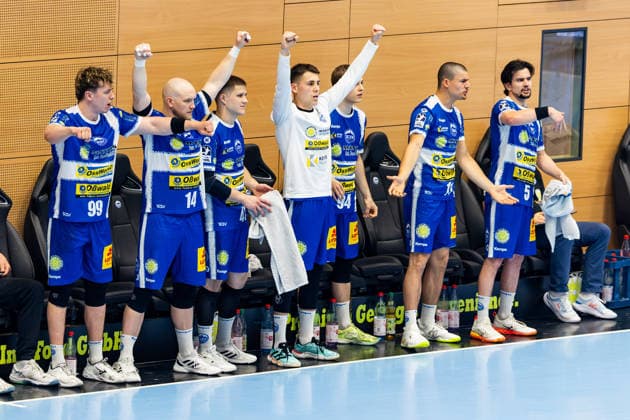 29 05 2026, GER, Handball, Men, Season 25 26, Daikin 1 Bl, Matchday 30, ThSV Eisenach Fuechse Berlin Cheering on the substitutes bench of ThSV Eisenach 99817 Eisenach Werner Assmann Halle Am Sportp Thueringen Germany