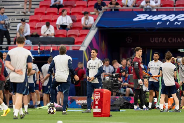 Arsenal FC Training Session - MD-1 UEFA Champions League Final Mikel Arteta Head Coach of Arsenal FC looks on during the Arsenal FC Training Session ahead the UEFA Champions League Final match between Paris Saint-Germain Fc and Arsenal FC at Puskas Arena on May 29, 2026 in Budapest, Hungary Budapest Puskas Arena Hungary Hungary Copyright: xGiuseppexMaffiax 260529_UCL_Arsenal_TrainingSession_GM_08509