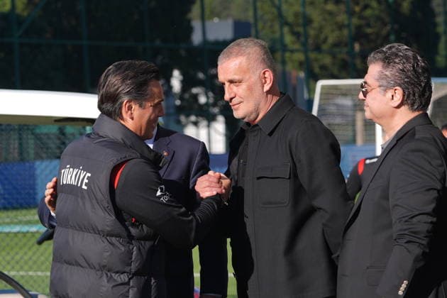 Turkish National Football Team training session ISTANBUL, TURKIYE - MAY 29: Turkish Football Federation (TFF) President Ibrahim Haciosmanoglu (C) shakes hands with Italian head coach Vincenzo Montella (L) during a training session of the Turkish National Football Team at the Hasan Dogan National Teams Camp and Training Facilities ahead of the 2026 FIFA World Cup, WM, Weltmeisterschaft, Fussball in Istanbul, Turkiye on May 29, 2026. Beyza Comert Anadolu Istanbul Turkey. Editorial use only. Please get in touch for any other usage.  Copyright: x2026xAnadoluxBeyzaxComertx