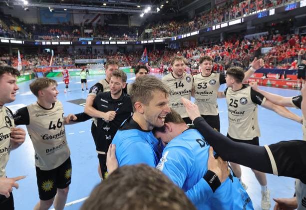 29 05 2026 Handball 1 Bundesliga DAIKIN HBL Season 2025 2026 33 Matchday HC Erlangen Metropolregion Nuremberg HCE Bergischer HC DaMa xdaxmax Cheers Joy after the end of the match Team Bergischer HC team rejoices Joy cheers