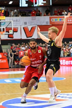 Kyle Castlin, Lucas Mayer 2 Bundesliga Pro A, play off, semi-final 4 game, 46ers, basketball, basketball season 2025 2026, BBL, Germany, Gießen 46ers Bozic Estriche Knights Kirchheim, Gießen in red, men, Kirchheim black