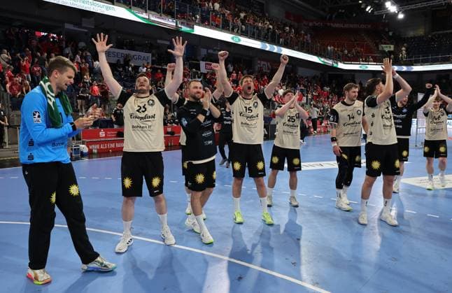 29.05.2026 - Handball - 1. Bundesliga DAIKIN HBL - Saison 2025 2026 - 33. Spieltag: HC Erlangen Metropolregion Nürnberg HCE - Bergischer HC - DaMa - xdaxmax - Jubel Freude nach Spielende - Mannschaft Team des Bergischen HC freut sich Freude jubelt *** 29 05 2026 Handball 1 Bundesliga DAIKIN HBL Season 2025 2026 33 Matchday HC Erlangen Metropolregion Nuremberg HCE Bergischer HC DaMa xdaxmax Cheering Joy after the end of the match Team Bergischer HC team rejoices Joy cheers