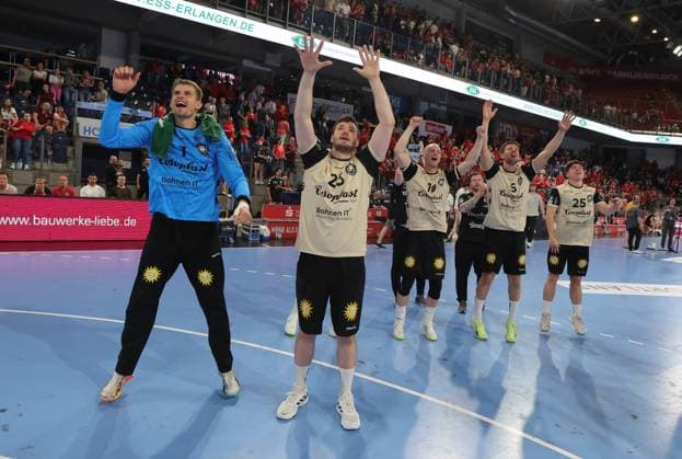 29 05 2026 Handball 1 Bundesliga DAIKIN HBL Season 2025 2026 33 Matchday HC Erlangen Metropolregion Nuremberg HCE Bergischer HC DaMa xdaxmax Cheering Joy after the end of the match Team Bergischer HC team rejoices Joy cheers