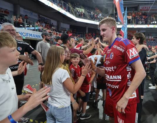 29 05 2026 Handball 1 Bundesliga DAIKIN HBL Season 2025 2026 33 Matchday HC Erlangen Metropolregion Nürnberg HCE Bergischer HC DaMa xdaxmax Sander Andreassen Overjordet 8, HC Erlangen HCE high-fives with fans
