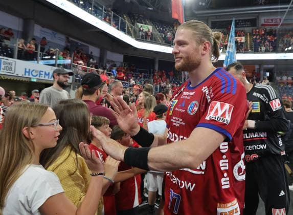 29 05 2026 Handball 1 Bundesliga DAIKIN HBL Season 2025 2026 33 Matchday HC Erlangen Metropolitan Region Nuremberg HCE Bergischer HC DaMa xdaxmax Maciej Gebala 77, HC Erlangen HCE high-fives with fans