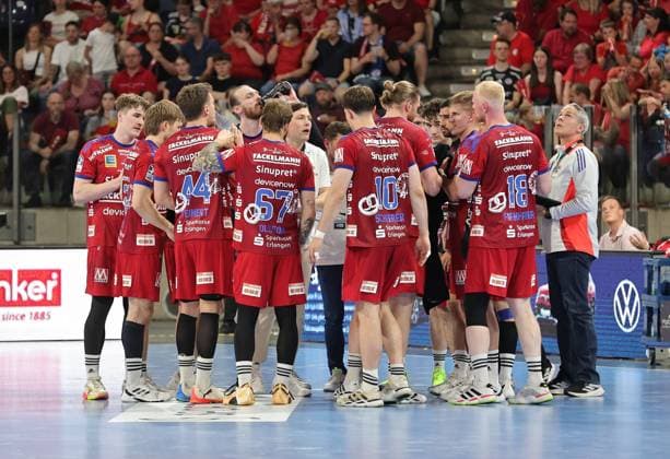 29 05 2026 Handball 1 Bundesliga DAIKIN HBL Season 2025 2026 33 Matchday HC Erlangen Metropolregion Nuremberg HCE Bergischer HC DaMa xdaxmax Johannes Sellin Coach HC Erlangen HCE gives instructions to team Team