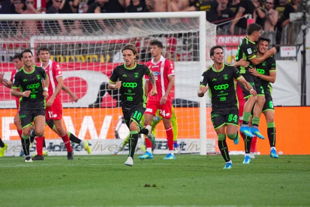 Fellipe Jack del Catanzaro esultanza dopo il goal con i compagni durante la partita tra Monza e Catanzaro, del Campionato italiano di calcio Serie BKT 2025 2026, Venerdi 29 Maggio 2026, - calcio ( Photo by Alessio Morgese LaPresse )  Copyright: xAlessioxMorgesex xLaPressex
