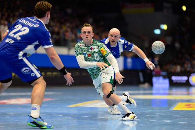 Tobias Schjoelberg Grondahl Fuechse Berlin, 15 dances through Peter Walz ThSV Eisenach, 14 and Felix Aellen ThSV Eisenach, 22 through GER, ThSV Eisenach vs Fuechse Berlin, 1 Daikin Handballbundesliga, Handball, Matchday 30, Season 2025 2026, 29 05 2026 GER, ThSV Eisenach vs Fuechse Berlin, 1 Daikin Handballbundesliga, Handball, Matchday 30, Season 2025 2026, 29 05 2026 Eisenach Copyright: xEibner-Pressefoto MartinxHerbstx EP_MHT
