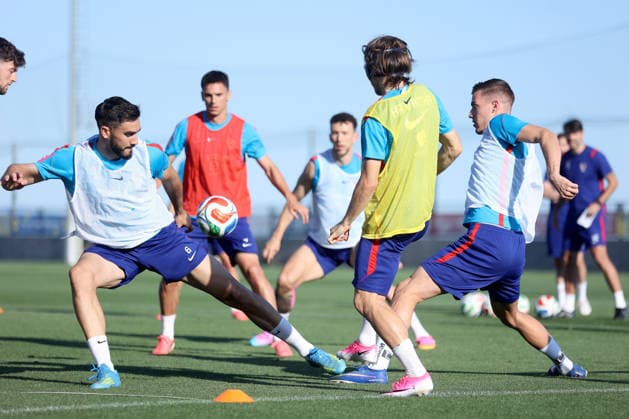 Croatia training session - Day 5 Josip Sutalo and Luka Sucic of Croatia during a training session at Rujevica Stadium in Rijeka, Croatia, on May 29, 2026. The Croatian national football team is holding a pre-World Cup training camp ahead of friendly matches against Belgium and Slovenia.  NelxPavletic PIXSELL