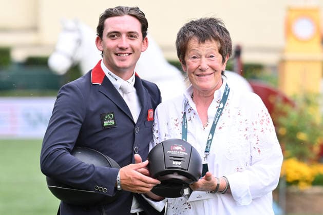 IPA85168719 - Jack WHITAKER (GBR) and JACK JL winner of the award presented by ENI with Lelia Polini of KEP Italia during the 93rd CSIO Roma 2026 Competition No. 5 - NATIONS CUP INTESA SANPAOLO Two rounds competition - h. 160 Prize Money: 220,000 Ä on May 29, 2026 at Piazza di Siena in Rome, Italy.  Copyright: xDomenicoxCippitelli IPAxSportx xx 85168719