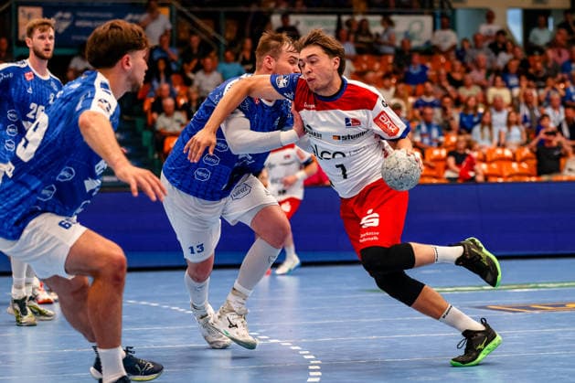 Elias Huber HBW Balingen Weilstetten, 07 on the ball, duel, duel, fight Valentin Neagu Dessau Rosslauer HV 06, 13 , Dessau Rosslauer HV 06 vs HBW Balingen Weilstetten, Handball, 2 Bundesliga, 33 Matchday, Season 2025 26, 29 05 2026, Dessau Rosslauer HV 06 vs HBW Balingen Weilstetten, Handball, 2 Bundesliga, 33 Matchday, Season 2025 26, 29 05 2026 Dessau Rosslau Copyright: xEibner-Pressefoto LauraxRoemerx EP_LRR
