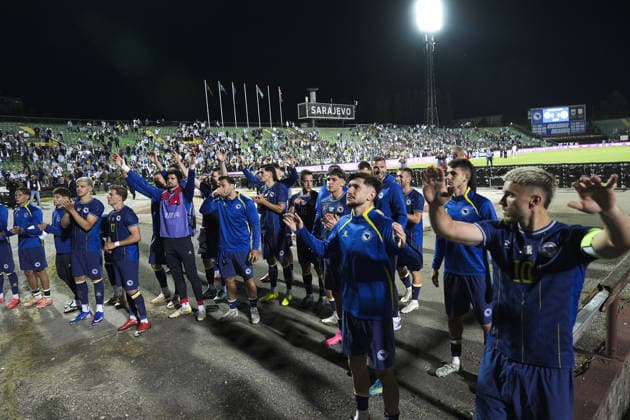Bosnia and Herzegovina v North Macedonia - Friendlies SARAJEVO, BOSNIA AND HERZEGOVINA - MAY 29: Bosnia and Herzegovina team greet the crowd at athe end of the International Friendly, Länderspiel, Nationalmannschaft football match between Bosnia and Herzegovina and North Macedonia at the Asim Ferhatovic Hase Stadium in Sarajevo, Bosnia and Herzegovina, on May 29, 2026. Samir Jordamovic Anadolu Sarajevo Bosnia and Herzegovina. Editorial use only. Please get in touch for any other usage.  Copyright: x2026xAnadoluxSamirxJordamovicx