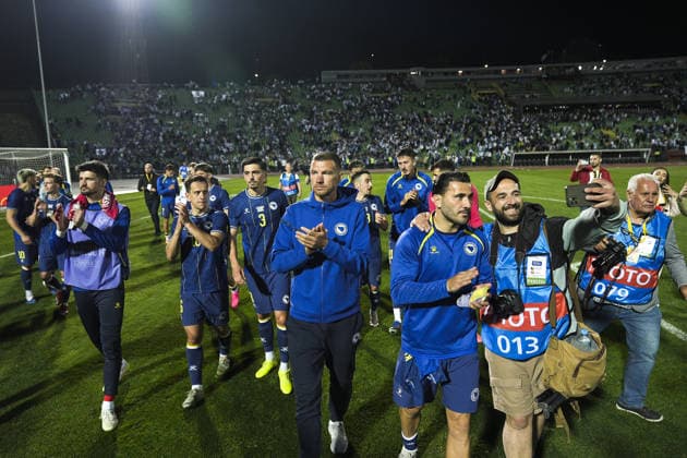 Bosnia and Herzegovina v North Macedonia - Friendlies SARAJEVO, BOSNIA AND HERZEGOVINA - MAY 29: Bosnia and Herzegovina team greet the crowd at athe end of the International Friendly, Länderspiel, Nationalmannschaft football match between Bosnia and Herzegovina and North Macedonia at the Asim Ferhatovic Hase Stadium in Sarajevo, Bosnia and Herzegovina, on May 29, 2026. Samir Jordamovic Anadolu Sarajevo Bosnia and Herzegovina. Editorial use only. Please get in touch for any other usage.  Copyright: x2026xAnadoluxSamirxJordamovicx
