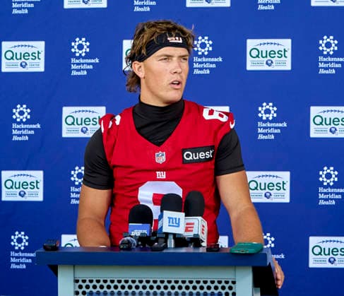 New York quarterback Jaxson Dart (6) address the media during organized team activities at the Quest Diagnostics Training Center in East Rutherford, New Jersey on Friday, May 29, 2026. CSM East Rutherford United States - ZUMAc04_ 20260529_zma_c04_035 Copyright: xDuncanxWilliamsx