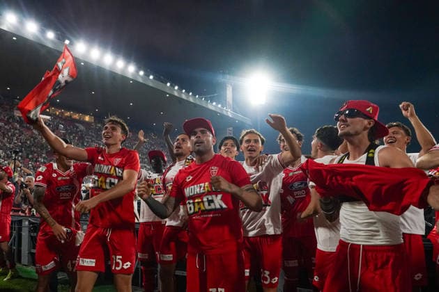 la squadra dell AC Monza festeggia la promozione in Serie A durante la partita tra Monza e Catanzaro, del Campionato italiano di calcio Serie BKT 2025 2026, Venerdi 29 Maggio 2026, - calcio ( Photo by Alessio Morgese LaPresse )  Copyright: xAlessioxMorgesex xLaPressex