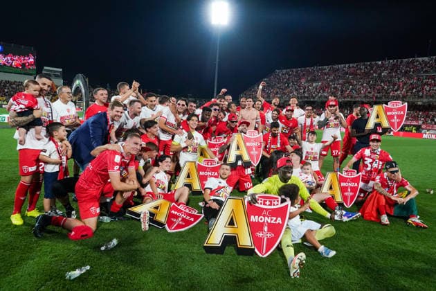 la squadra dell AC Monza festeggia la promozione in Serie A durante la partita tra Monza e Catanzaro, del Campionato italiano di calcio Serie BKT 2025 2026, Venerdi 29 Maggio 2026, - calcio ( Photo by Alessio Morgese LaPresse )  Copyright: xAlessioxMorgesex xLaPressex