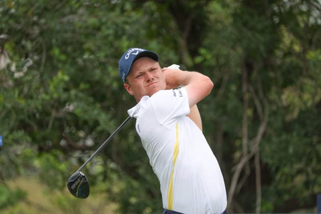 FORT WORTH, TX - MAY 29: Albert Hansson (SWE) hits from the 9th tee during the second round of the Charles Schwab Challenge on May 29, 2026 at Colonial Country Club in Fort Worth, TX. (Photo by George Walker Icon Sportswire) GOLF: MAY 29 PGA, Golf Herren Charles Schwab Challenge EDITORIAL USE ONLY Icon26052930
