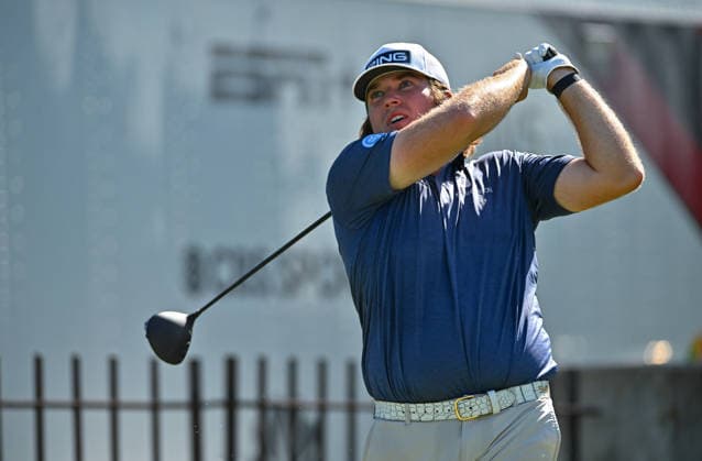 FORTH WORTH, TX - MAY 29: Neal Shipley tees off on the fifteenth teebox during the second round of the PGA, Golf Herren Charles Schwab Challenge at Colonial Country Club on Friday, May 29, 2026 in Fort Worth, TX. (Photo by Austin McAfee Icon Sportswire) GOLF: MAY 29 PGA Charles Schwab Challenge EDITORIAL USE ONLY Icon260529005