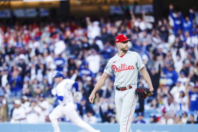 MLB, Baseball Herren, USA - Los Angeles Dodgers vs. Philadelphia Phillies Philadelphia Phillies pitcher Zack Wheeler (R) reacts to giving up a home run to Los Angeles Dodgers infielder Freddie Freeman (L) in the first inning of an MLB baseball game between the Los Angeles Dodgers and the Philadelphia Phillies at Uniqlo Field in Dodger Stadium; in Los Angeles, California, USA, 29 May 2026. LOS ANGELES CALIFORNIA UNITED STATES  Copyright: xCHRISxTORRESx