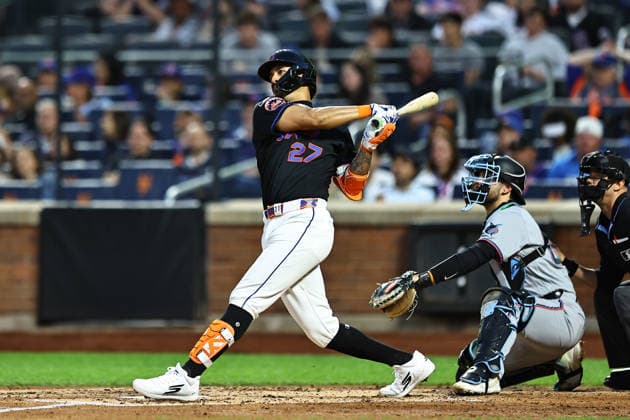 Miami Marlins v New York Mets - MLB, Baseball Herren, USA Mark Vientos of the New York Mets, wearing jersey number 27, hits a home run during the third inning of a baseball game against the Miami Marlins at Citi Field in Corona, New York, on May 29, 2026. Flushing United States  Copyright: xGordonxDonovanx originalFilename:donovan-mlbmiami260529_nplcA.jpg