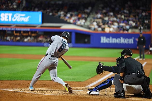 Miami Marlins v New York Mets - MLB, Baseball Herren, USA Miami Marlins player Otto Lopez 6 reaches on an error during the fifth inning of a baseball game against the New York Mets at Citi Field in Corona, New York, on May 29, 2026. Flushing United States  Copyright: xGordonxDonovanx originalFilename:donovan-mlbmiami260529_npTzY.jpg
