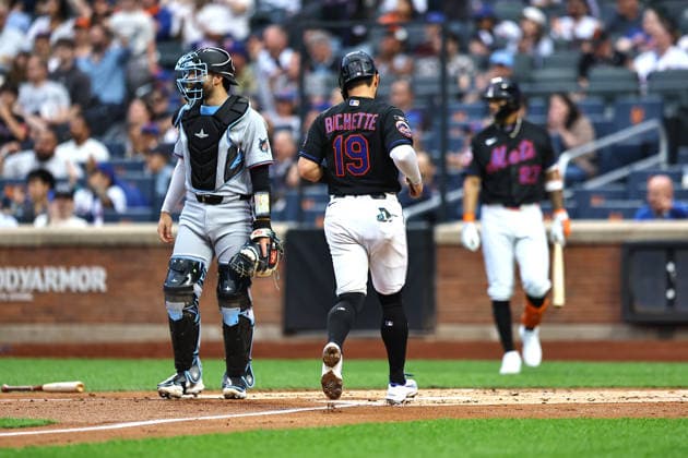 Miami Marlins v New York Mets - MLB, Baseball Herren, USA Bo Bichette 19 of the New York Mets scores during the first inning of a baseball game against the Miami Marlins at Citi Field in Corona, New York, on May 29, 2026. Flushing United States  Copyright: xGordonxDonovanx originalFilename:donovan-mlbmiami260529_np2OO.jpg