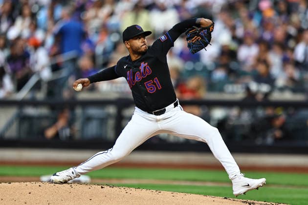 Miami Marlins v New York Mets - MLB, Baseball Herren, USA New York Mets starting pitcher Freddy Peralta 51 throws during the first inning of a baseball game against the Miami Marlins at Citi Field in Corona, New York, on May 29, 2026. Flushing United States  Copyright: xGordonxDonovanx originalFilename:donovan-mlbmiami260529_np54a.jpg