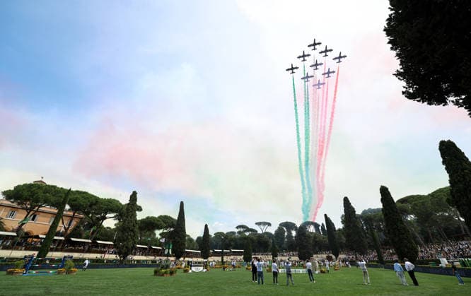 (260530) -- ROME, May 30, 2026 -- The Italian Frecce Tricolori aerobatic squad performs for the nations cup event of equestrian at the 2026 CSIO (Official International Show Jumping Competition) of Rome in Piazza di Siena of Rome, Italy, May 29, 2026. ) (SP)ITALY-ROME-EQUESTRIAN-2026 CSIO-NATIONS CUP WangxKaiyan 