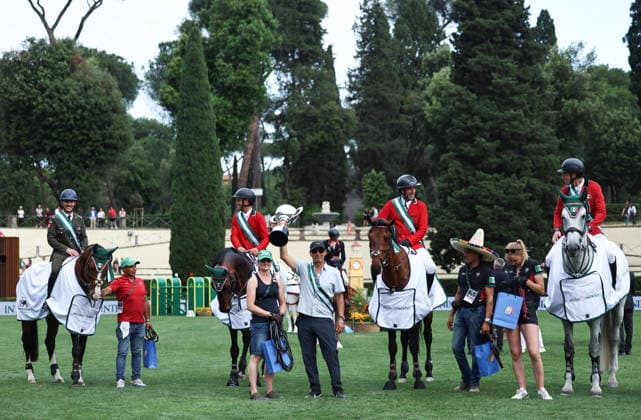 (260530) -- ROME, May 30, 2026 -- Gold medalists team Mexico react during the awarding ceremony for the nations cup event of equestrian at the 2026 CSIO (Official International Show Jumping Competition) of Rome in Piazza di Siena of Rome, Italy, May 29, 2026. ) (SP)ITALY-ROME-EQUESTRIAN-2026 CSIO-NATIONS CUP WangxKaiyan 