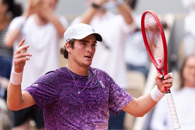 2026 French Open - Day Six Joao Fonseca reacts during his men s singles match against Novak Djokovic on day 6 of the French Open tennis tournament on Court Philippe Chatrier at the Roland-Garros Complex in Paris, France. Paris France  Copyright: xIbrahimxEzzatx originalFilename:ezzat-notitle260529_np9In.jpg
