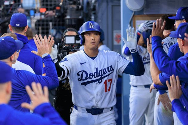 May 29, 2026, Los Angeles, California, USA: Shohei Ohtani 17 of the Los Angeles Dodgers is congratulated in the dugout after hitting a solo home run in the third inning during a regular season MLB, Baseball Herren, USA game against the Philadelphia Phillies on Friday May 29, 2026 at Dodger Stadium in Los Angeles, California. Dodgers defeat Phillies, 4-2. JAVIER ROJAS PI Los Angeles USA - ZUMAp124 20260529_zaa_p124_020 Copyright: xJavierxRojasx