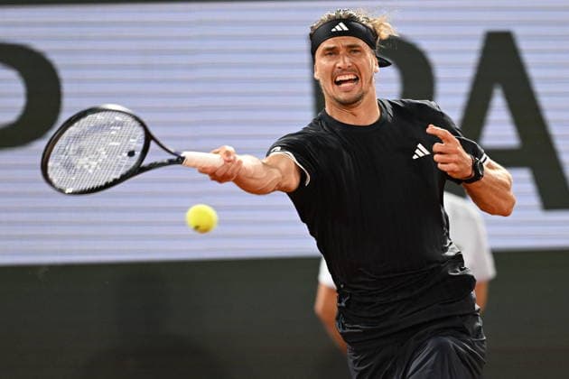 2026 French Open, Roland-Garros - Day 6 PARIS, FRANCE - MAY 29: Germany s Alexander Zverev and France s Quentin Halys (not seen) compete during their men s singles match on day 6 of the French Open tennis tournament on Court Philippe-Chatrier at the Roland-Garros Complex in Paris on May 29, 2026. Burak Akbulut Anadolu Paris France. Editorial use only. Please get in touch for any other usage.  Copyright: x2026xAnadoluxBurakxAkbulutx