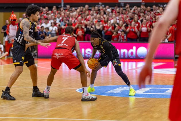 Tylan James Pope Bozic Estriche Knights Kirchheim, 09 Kyle Anthony Castlin Giessen 46ers, 07 Phillip Montreal Russell Bozic Estriche Knights Kirchheim, 01 GER, Giessen46ers vs Bozic Estriche Knights Kirchheim, BARMER 2 Basketball Bundesliga, Playoffs semi-final game 4, season 2025 2026, 29 05 2026 GER, Giessen46ers vs Bozic Estriche Knights Kirchheim, BARMER 2 Basketball Bundesliga, Playoffs semi-final game 4, season 2025 2026, 29 05 2026 Giessen Copyright: xEibner-Pressefoto NinaxSanderx EP_NSR