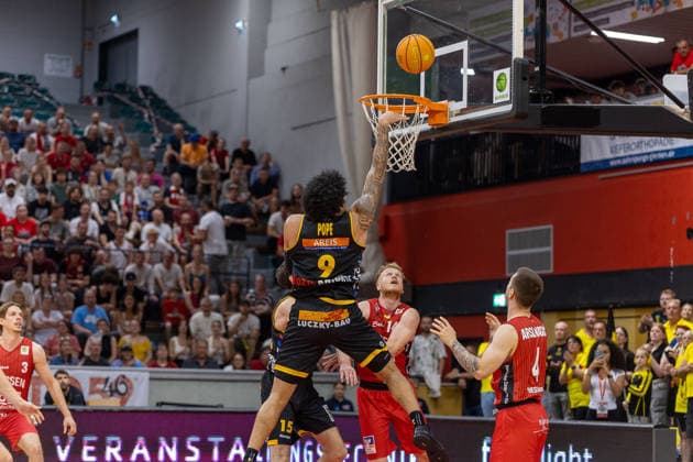Tylan James Pope Bozic Estriche Knights Kirchheim, 09 Luis Elias Koenig Figge Giessen 46ers, 14 Adnan Arslanagic Giessen 46ers, 04 GER, Giessen46ers vs Bozic Estriche Knights Kirchheim, BARMER 2 Basketball Bundesliga, Playoffs semifinal game 4, season 2025 2026, 29 05 2026 GER, Giessen46ers vs Bozic Estriche Knights Kirchheim, BARMER 2 Basketball Bundesliga, Playoffs semifinal game 4, season 2025 2026, 29 05 2026 Giessen Copyright: xEibner-Pressefoto NinaxSanderx EP_NSR