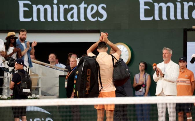 - Novak Djokovic s est fait éliminer en cinq sets par le prodige brésilien Joao Fonseca lors des Internationaux de France de Tennis de Roland Garros le 29 mai 2026. Dominique Jacovides Bestimage Novak Djokovic was eliminated in five sets by Brazilian prodigy Joao Fonseca at the French Open tennis tournament at Roland Garros on May 29, 2026. Paris France  Copyright: xDOMINIQUExJACOVIDESx xBESTIMAGExDOMINIQUExJACOVIDESx xBESTIMAGEx