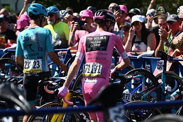 May 30, 2026, Gemona Del Friuli, ITALY: Danish rider Jonas Vingegaard Hansen .of Team Visma Lease A Bike wearing the overall leader s pink jersey, arrive to the start for the 20th stage of the 109 Giro d Italia 2026, over 200 km from Gemona del Friuli to Piancavallo, 30 may 2026. ANSA LUCA ZENNARO. Giro D Italia Cycling Race - Stage 20  - ZUMAa110 20260530_zaf_a110_005 Copyright: xLucaxZennarox