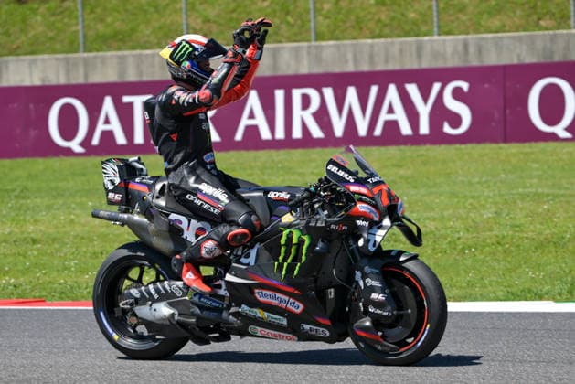 IPA85178018 - Marco Bezzecchi ITA Aprilia Racing Aprilia greets the fans at the Mugello International Circuit during Gran Premio d Italia Qualifying Nr. 1 and 2, MotoGP World Championship, WM, Weltmeisterschaft in Mugello, Italy, May 30 2026  Copyright: xAlessioxMarini IPAxSportx xx 85178018