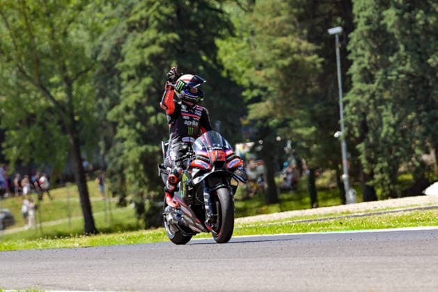 IPA85178020 - Marco Bezzecchi ITA Aprilia Racing Aprilia greets the fans at the Mugello International Circuit during Gran Premio d Italia Qualifying Nr. 1 and 2, MotoGP World Championship, WM, Weltmeisterschaft in Mugello, Italy, May 30 2026  Copyright: xAlessioxMarini IPAxSportx xx 85178020