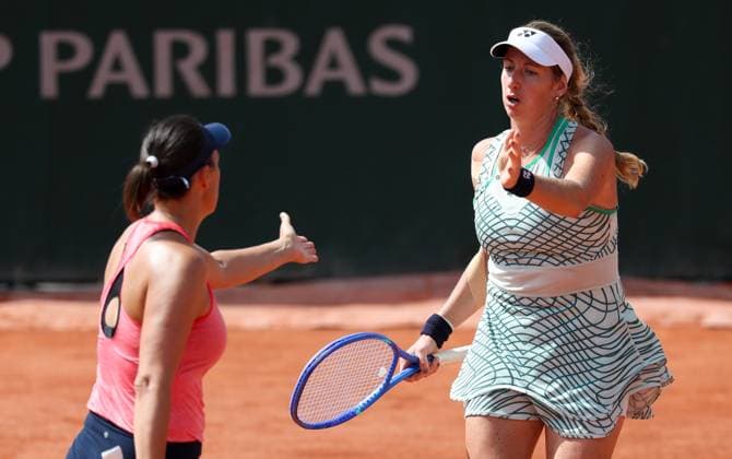 Belgian Magali Kempen and Slovenian Andreja Klepac celebrate during a doubles tennis match between Brazilian-Argentinian pair Martins-Sierra and Belgian-Slovenian pair Kempen-Klepac, in the second round of the women s doubles at the Roland Garros French Open tennis tournament, in Paris, France, Saturday 30 May 2026. This year s tournament takes place from 18 May to 07 June. VIRGINIExLEFOUR  x175449495x