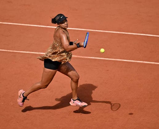 2026 French Open, Roland-Garros - Day 7 PARIS, FRANCE - MAY 30: Naomi Osaka of Japan in action against Iva Jovic (not seen) of the and United States in the women s singles match on day 7 of the French Open tennis tournament at theRoland-Garros Complex in Paris on May 30, 2026. Mustafa Yalcin Anadolu Paris France. Editorial use only. Please get in touch for any other usage.  Copyright: x2026xAnadoluxMustafaxYalcinx