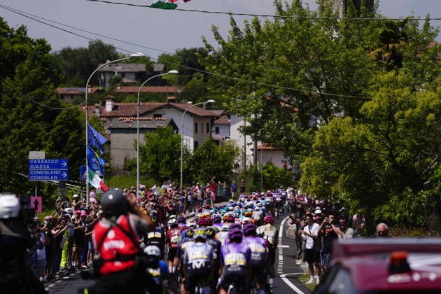 The pack rides during Stage 20 of the Giro d™Italia, from Gemona del Friuli to Piancavallo, Italy, Saturday,May 30, 2026.  Copyright: xFabioxFerrarix xLaPressex