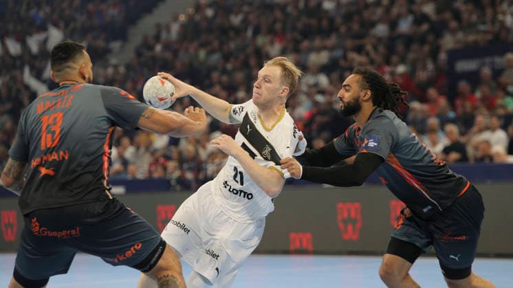 photo Goal throw of Eric Johansson Kiel against Hugo Bryan MONTE dos SANTOS right and Rogerio Ferreira MORAES Handball Men on Sat 30 05 2026 Mens EHF European League , Final Four in Hamburg THW Kiel Montpellier , Semifinal