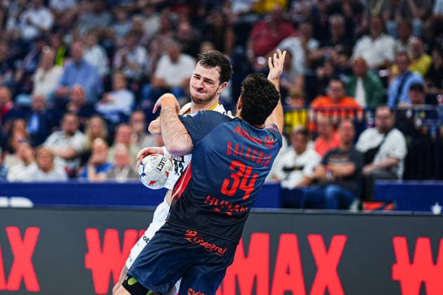 Veron Nacinovic THW Kiel, 93 , David Balaguer Romeu Montpellier Handball, 34 GER, Montpellier Handball vs THW Kiel, Handball, EHF European League, Semifinal, Season 2025 2026, 30 05 2026 GER, Montpellier Handball vs THW Kiel, Handball, EHF European League, Semifinal, Season 2025 2026, 30 05 2026 Hamburg Copyright: xEibner-Pressefoto MarcelxvonxFehrnx EP_MFN